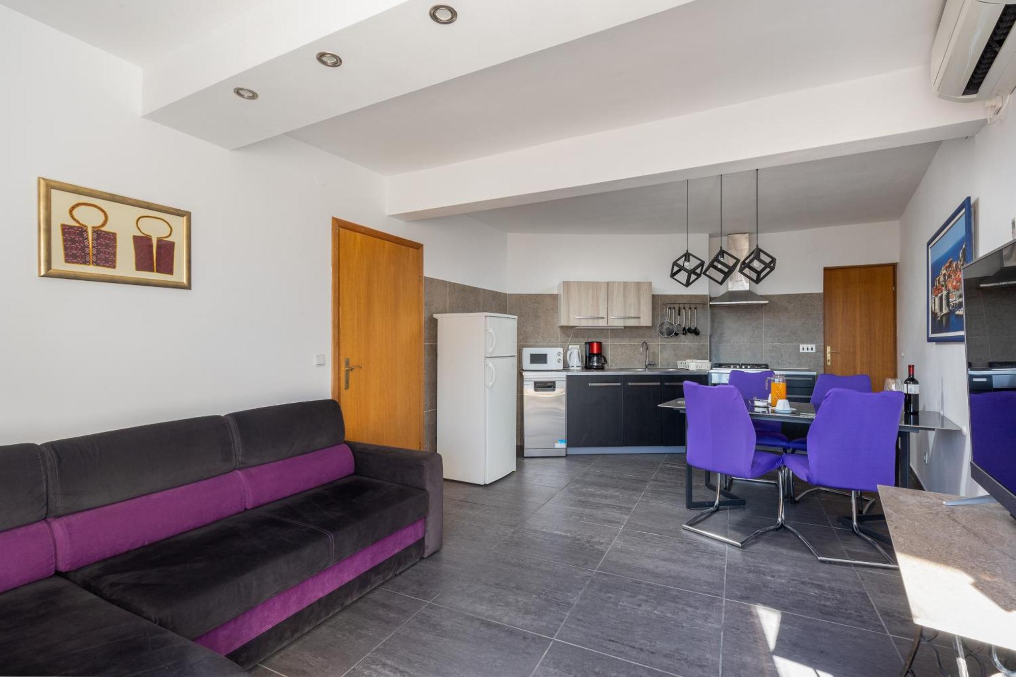 Spacious 80m2 Place, Great Views:-) 2 Bedrooms ! *