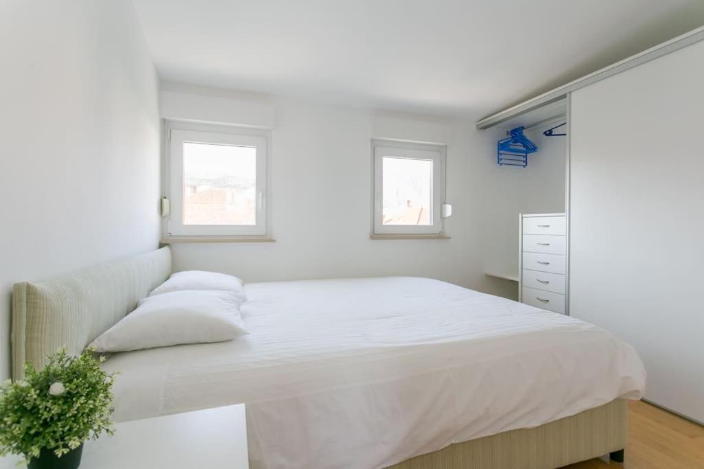 Swanky Gem Apartment