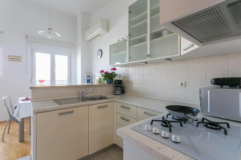 Swanky Gem Apartment