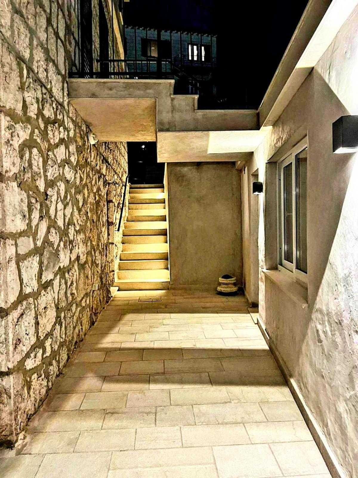 Corner Apartment *