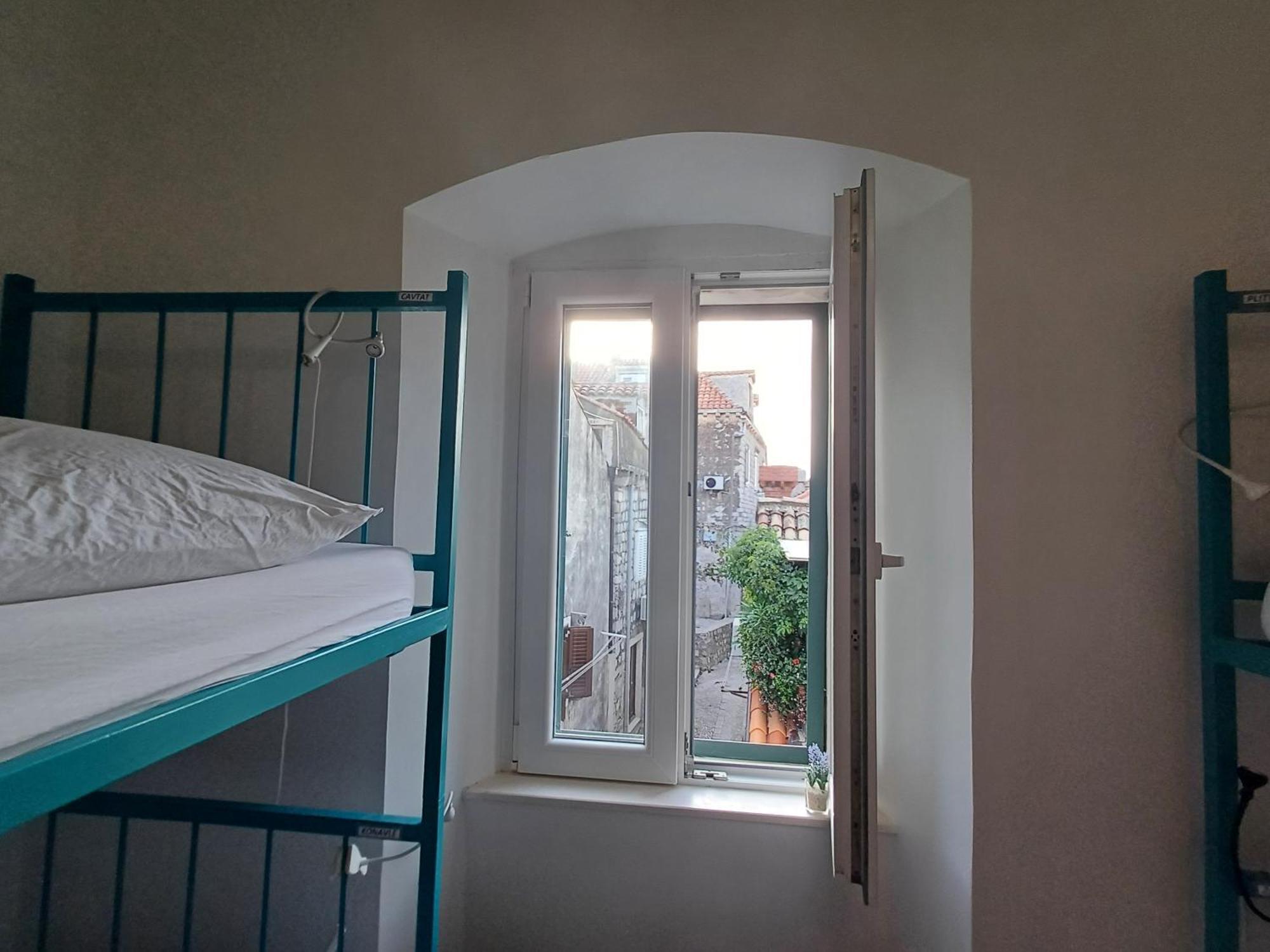 City Walls Hostel *