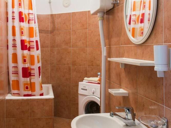 Apartment Tranquilo- Two Bedroom With Garden View *