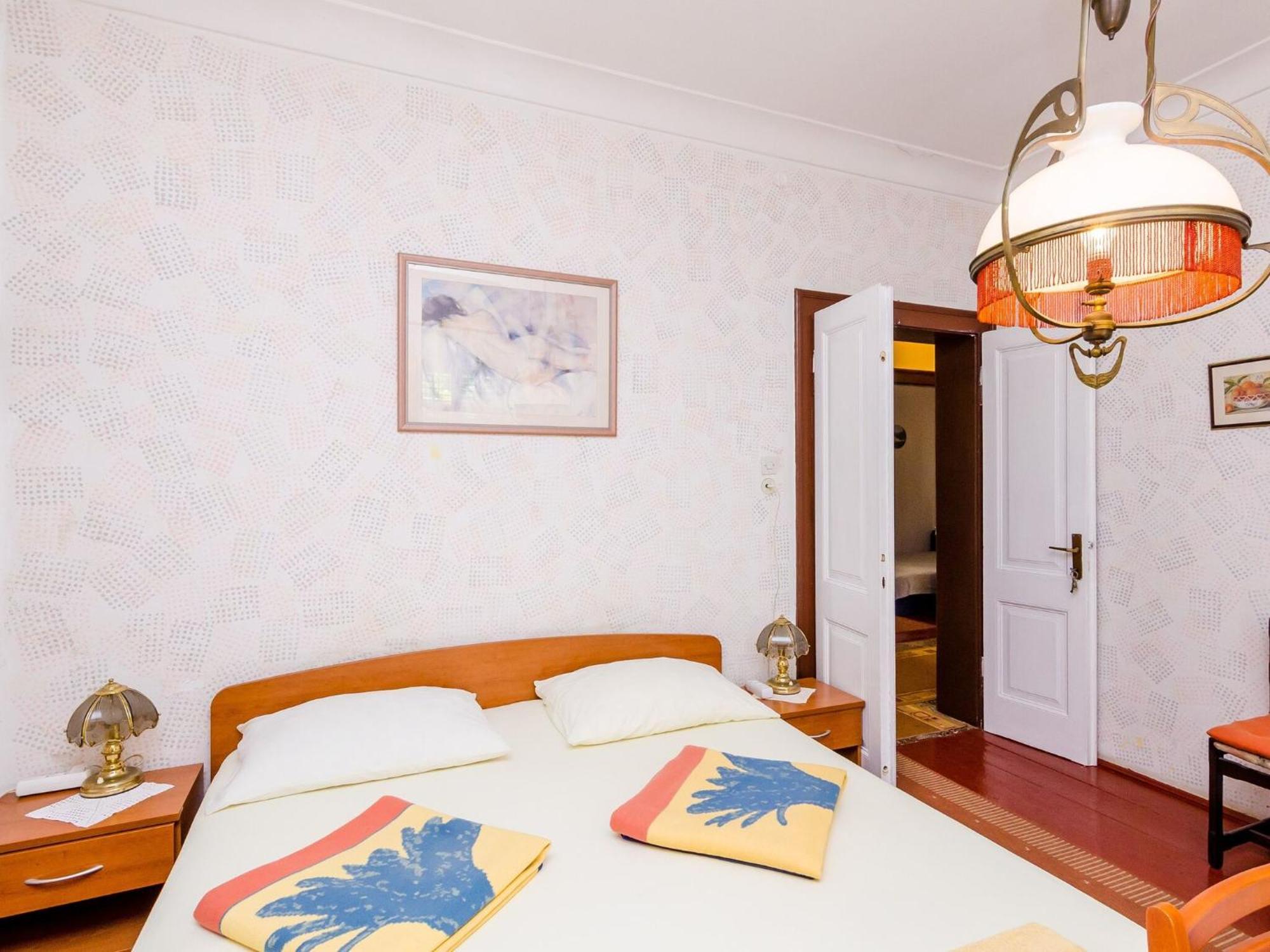 Apartment Ivana -two Bedroom With Garden