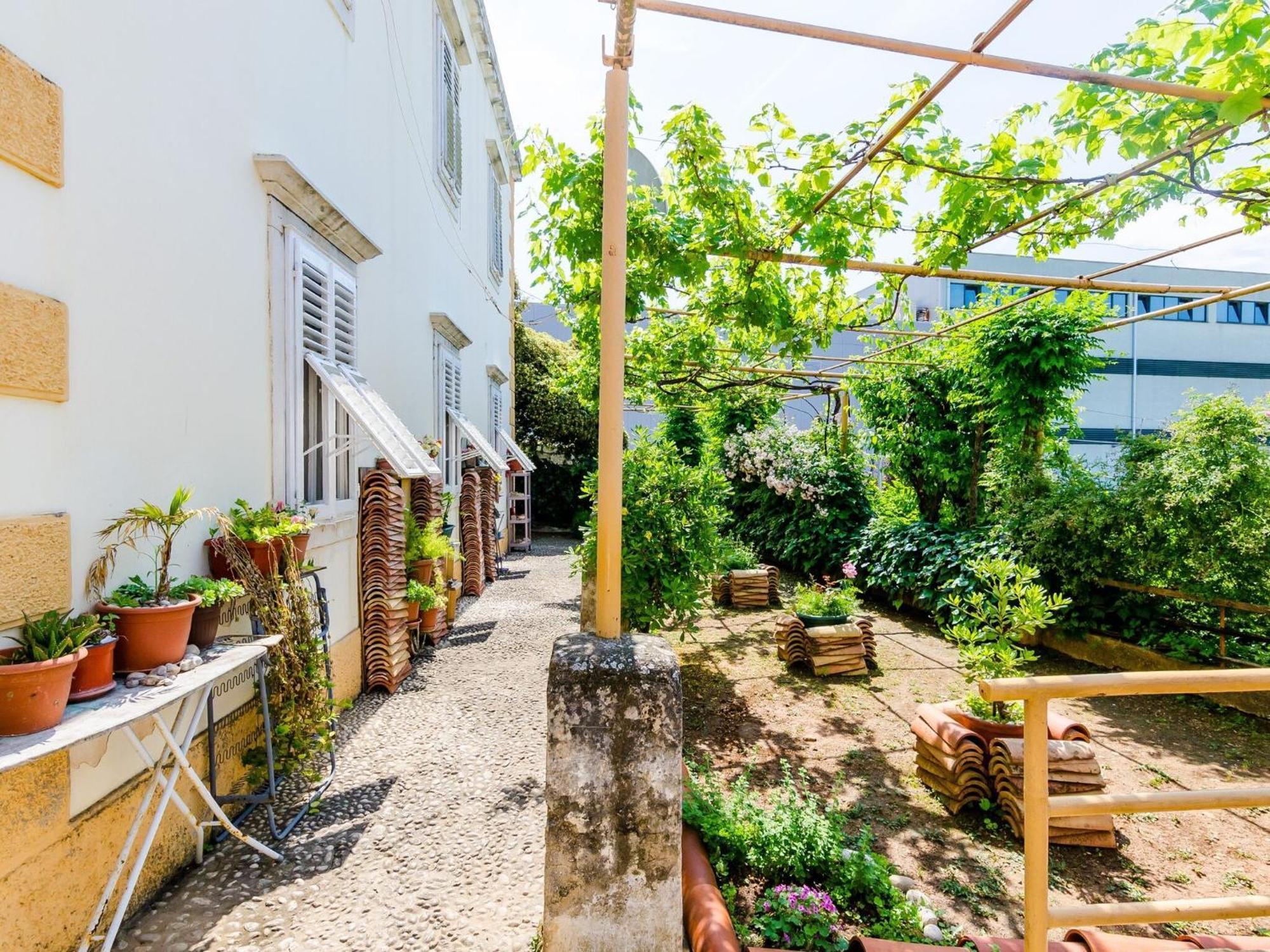Apartment Ivana -two Bedroom With Garden