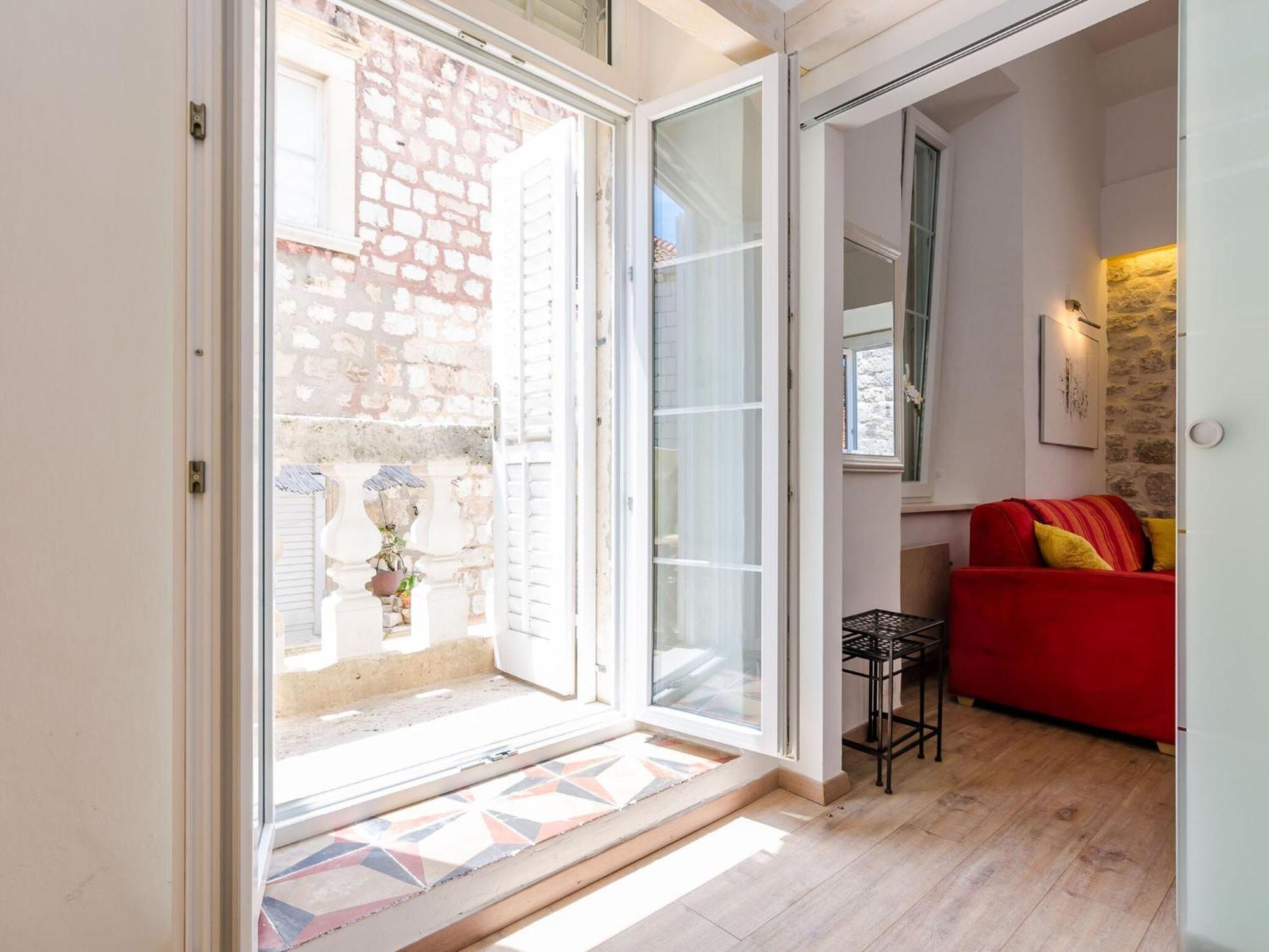 Midtown - One Bedroom With View Apartment