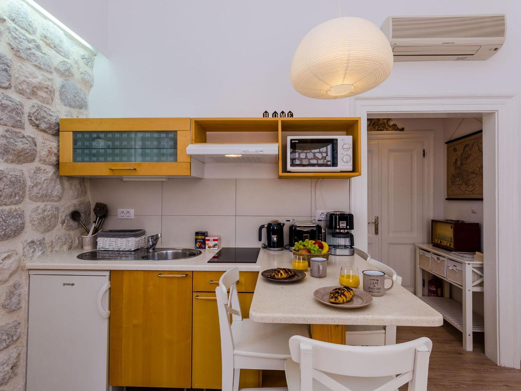 Midtown - One Bedroom With View *