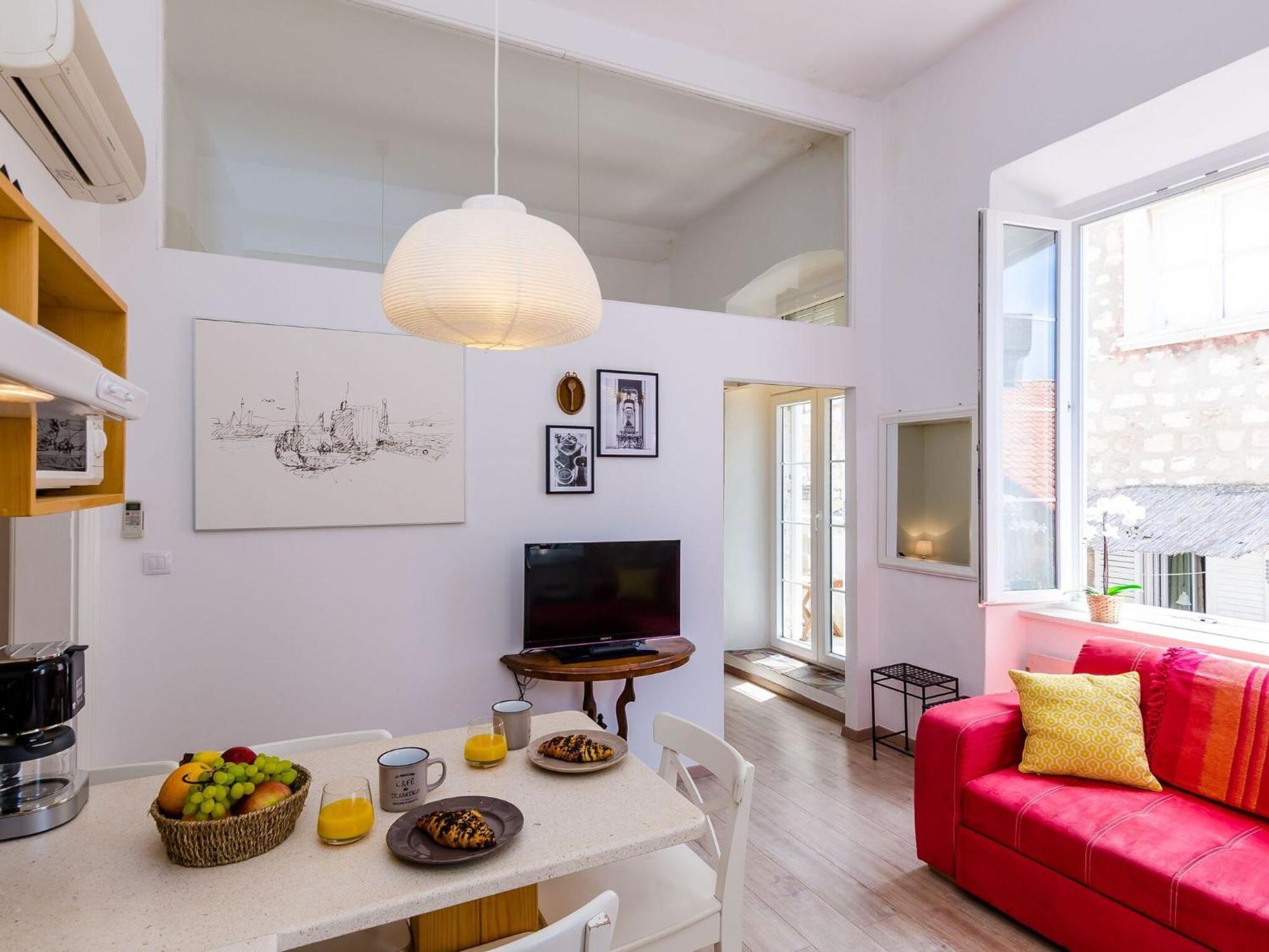 Midtown - One Bedroom With View Apartment *