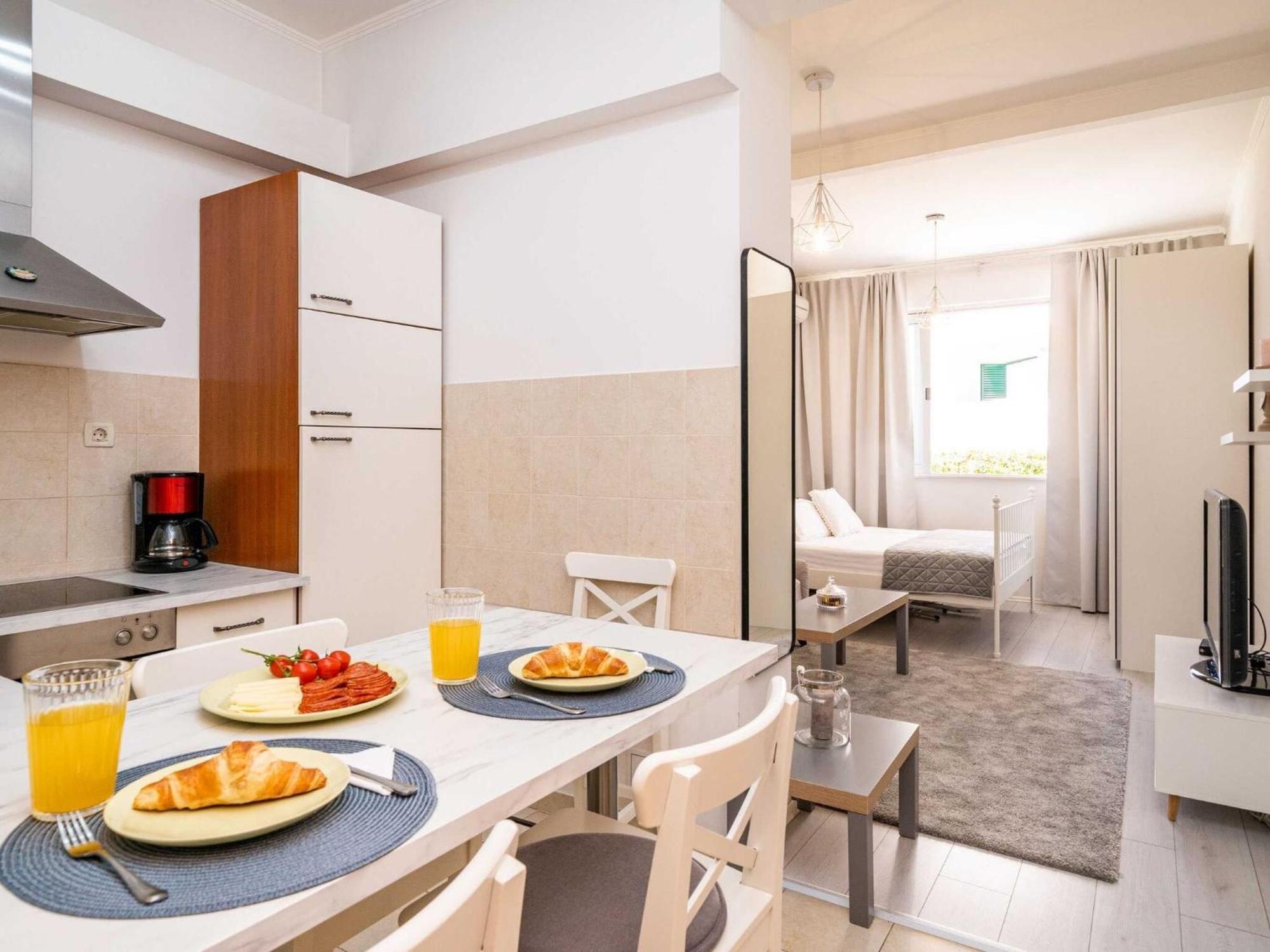 Apartment Larissa - With Terrace And Partial Sea View