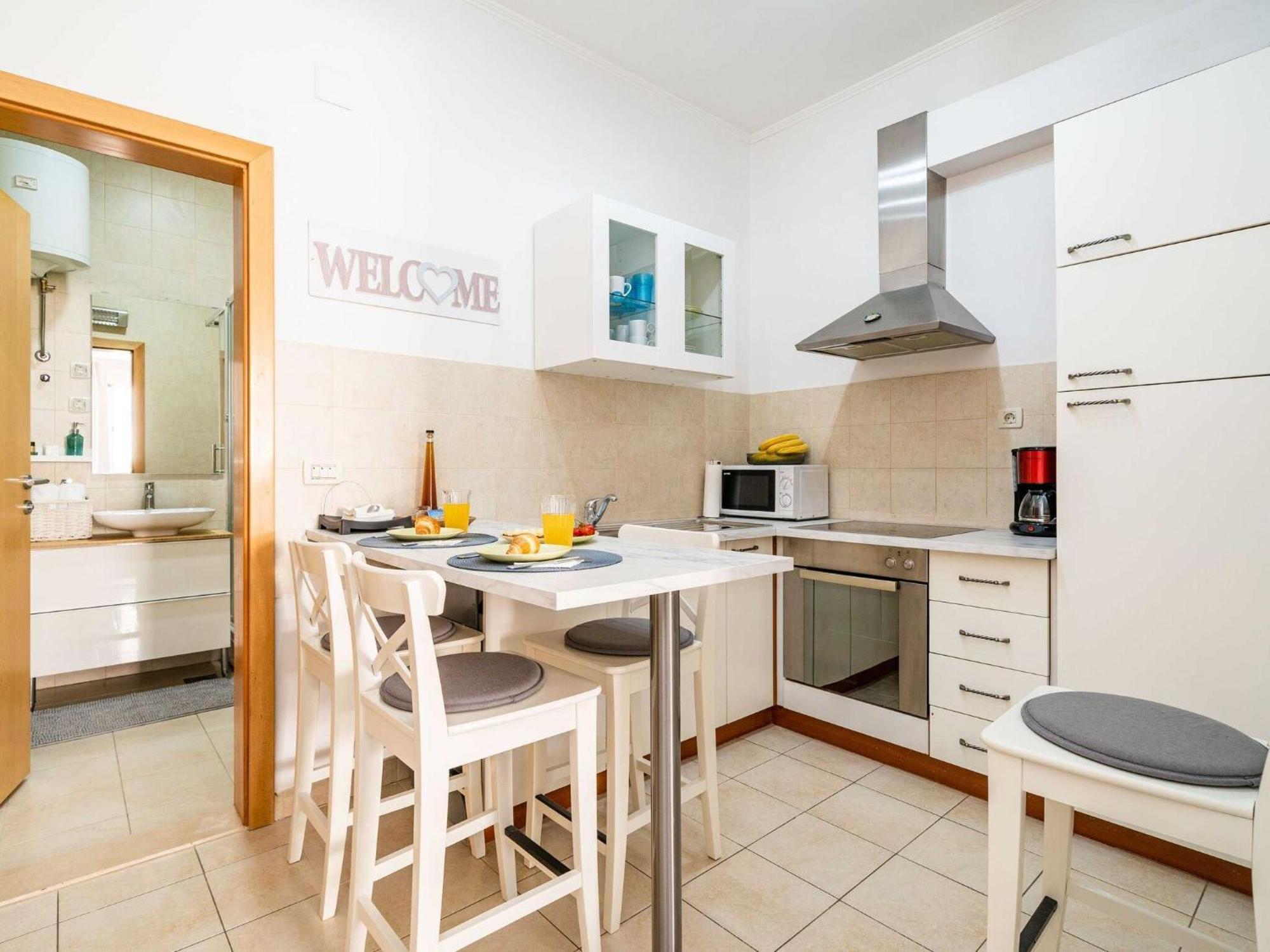 Apartment Larissa - With Terrace And Partial Sea View