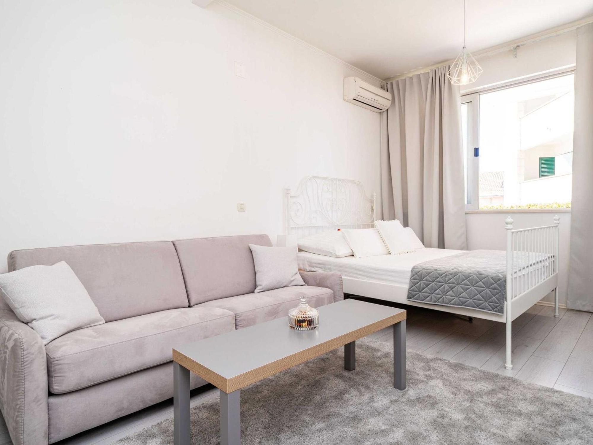 Larissa - With Terrace And Partial Sea View *