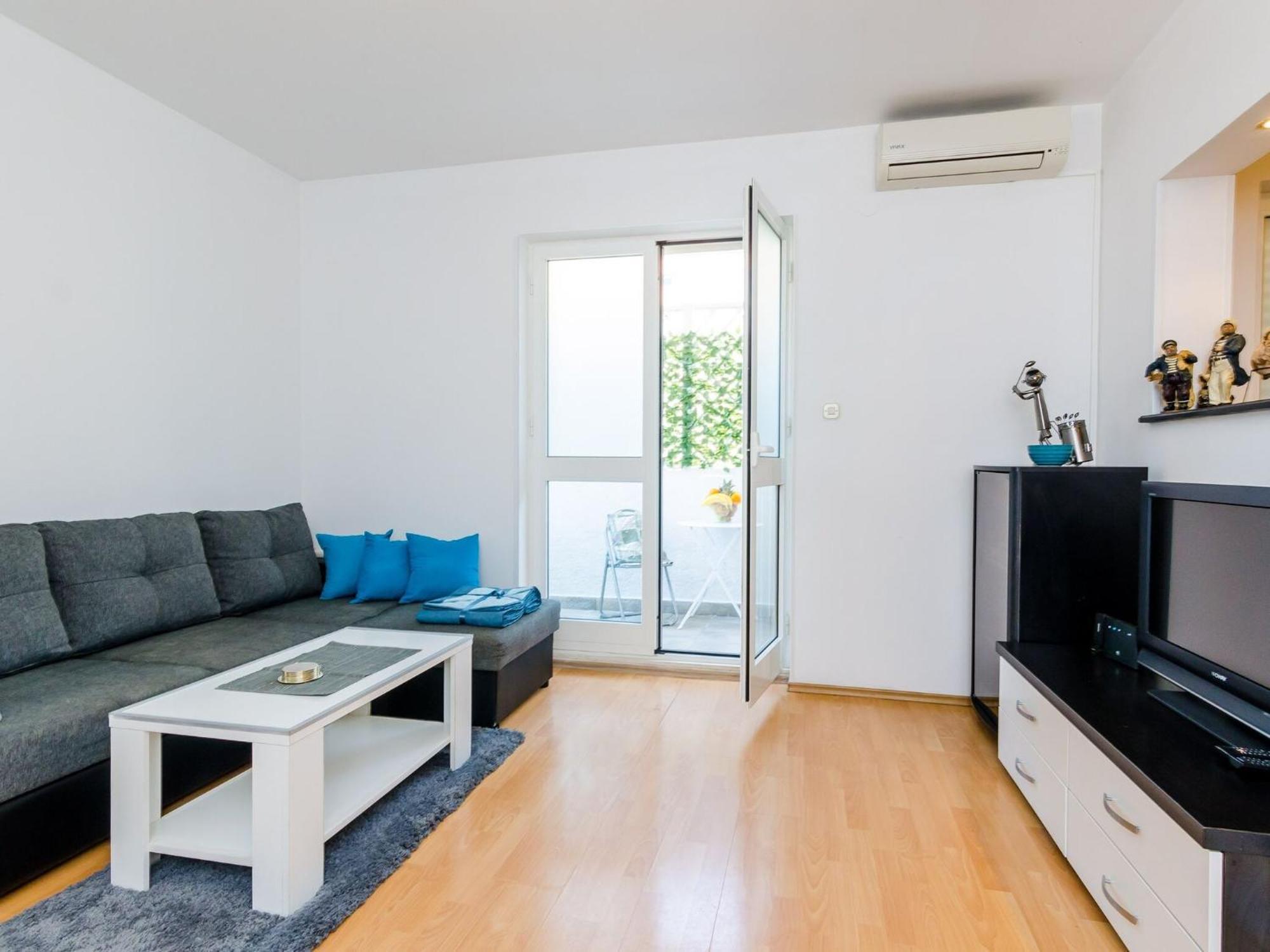 Apartment Antej - One Bedroom With Terrace And View *