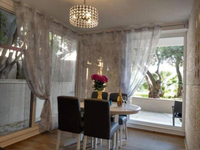 Hitri - One Bedroom With Terrace And Garden View Apartment