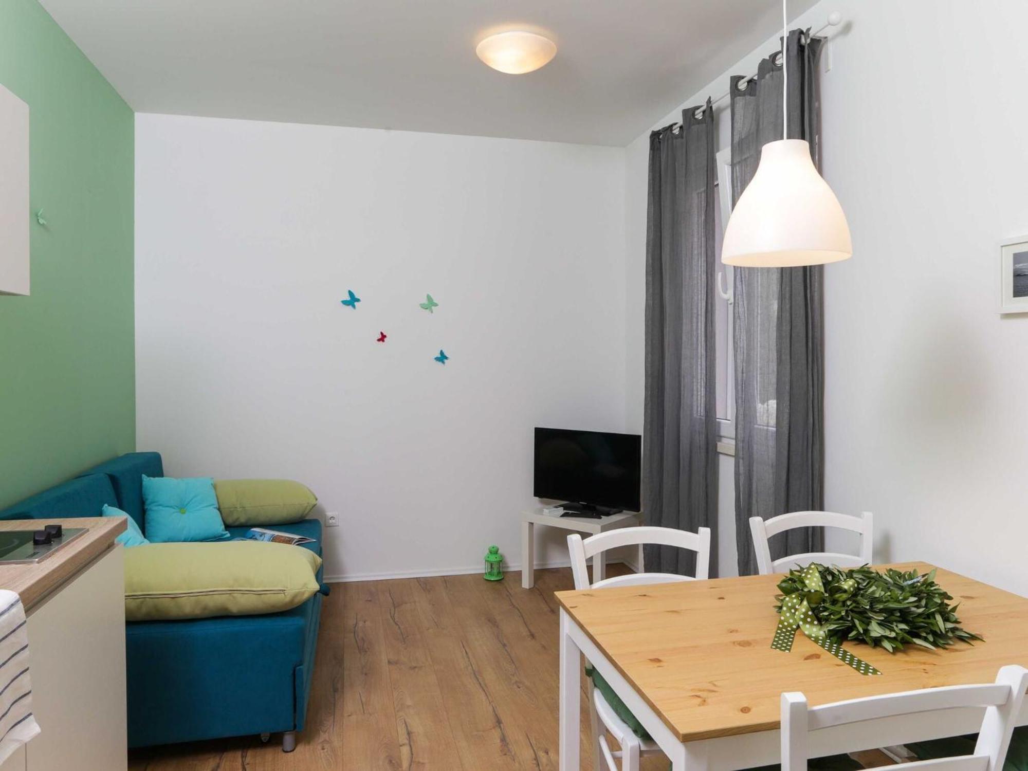 Karmen - One-bedroom With Terrace Olive *