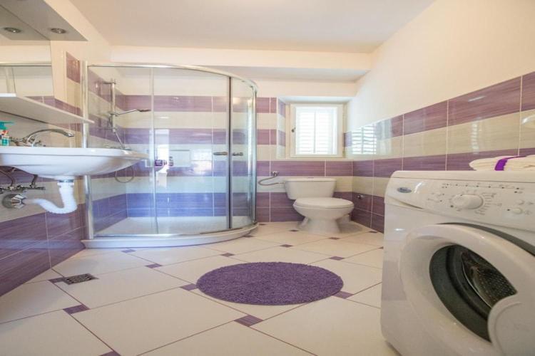 Gugily- Twin With Shared Bathroom And View