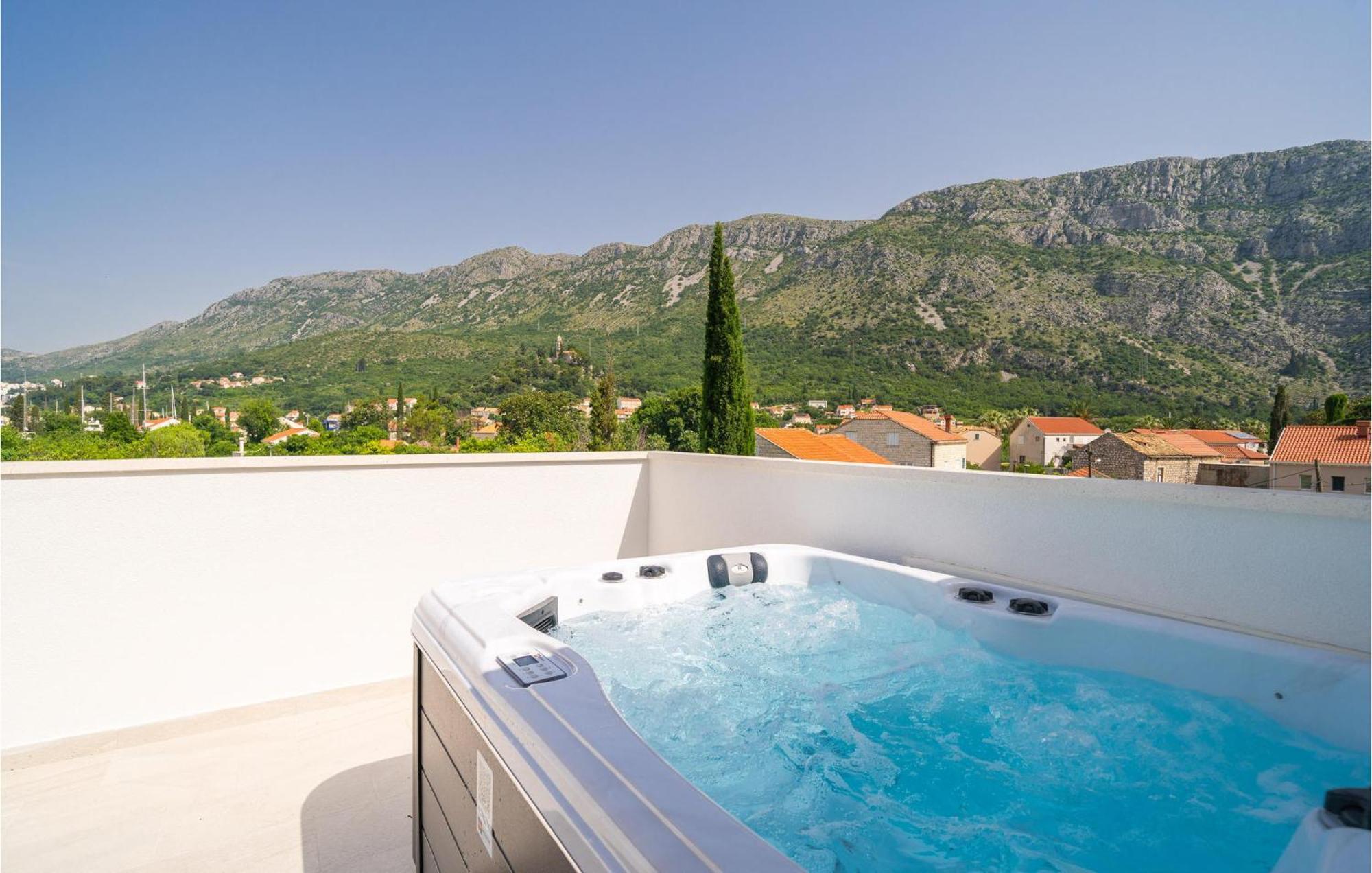 Awesome In With Jacuzzi