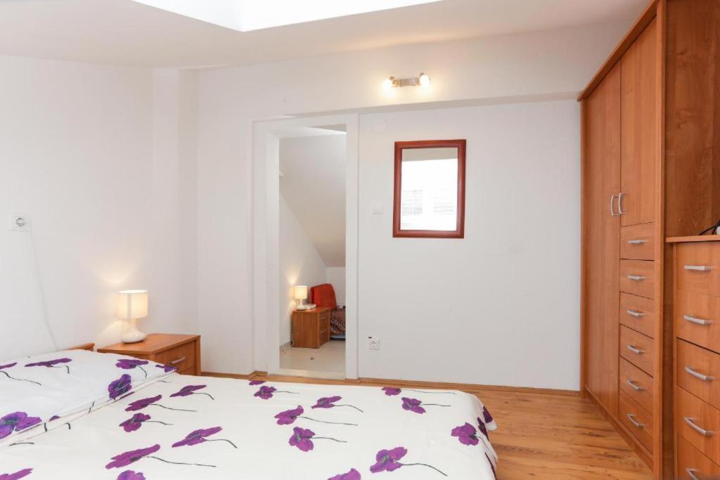 Lara Old Town Center Apartment