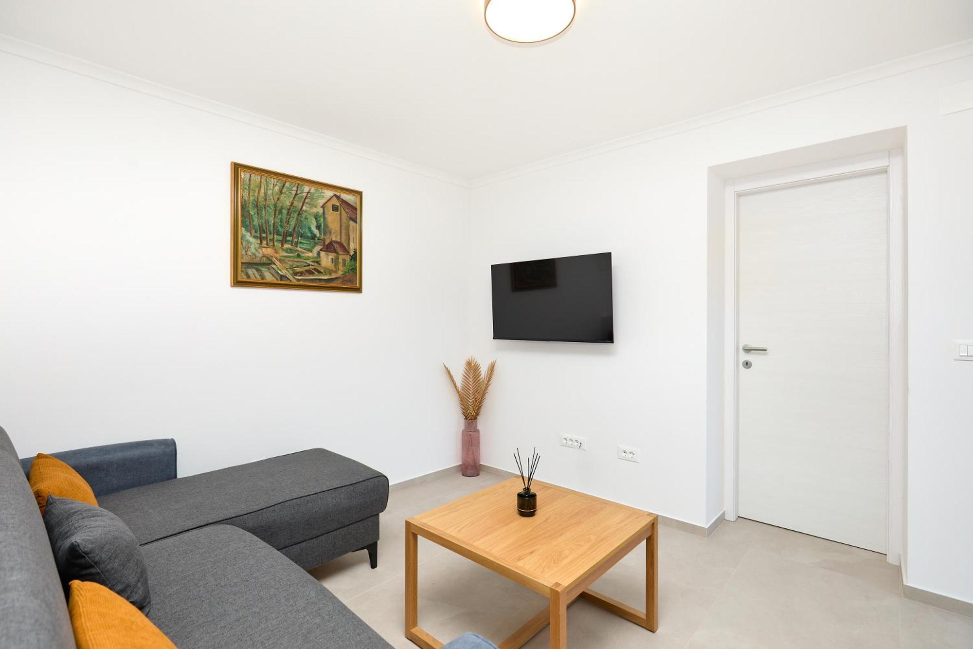 Blue & Spot Apartment