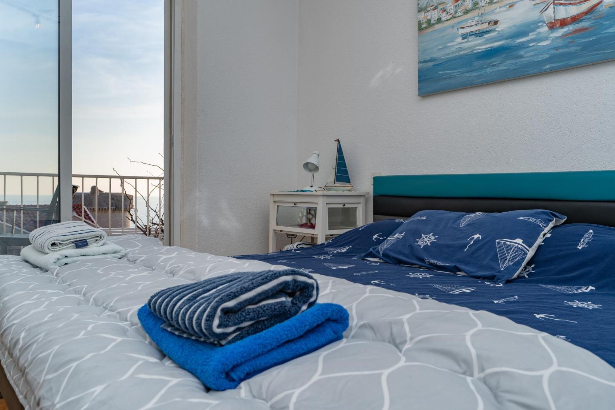 Apartment With Sea & Views *