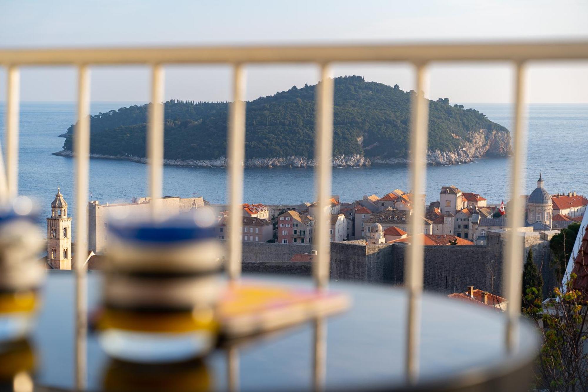 Apartment With Sea & Views *