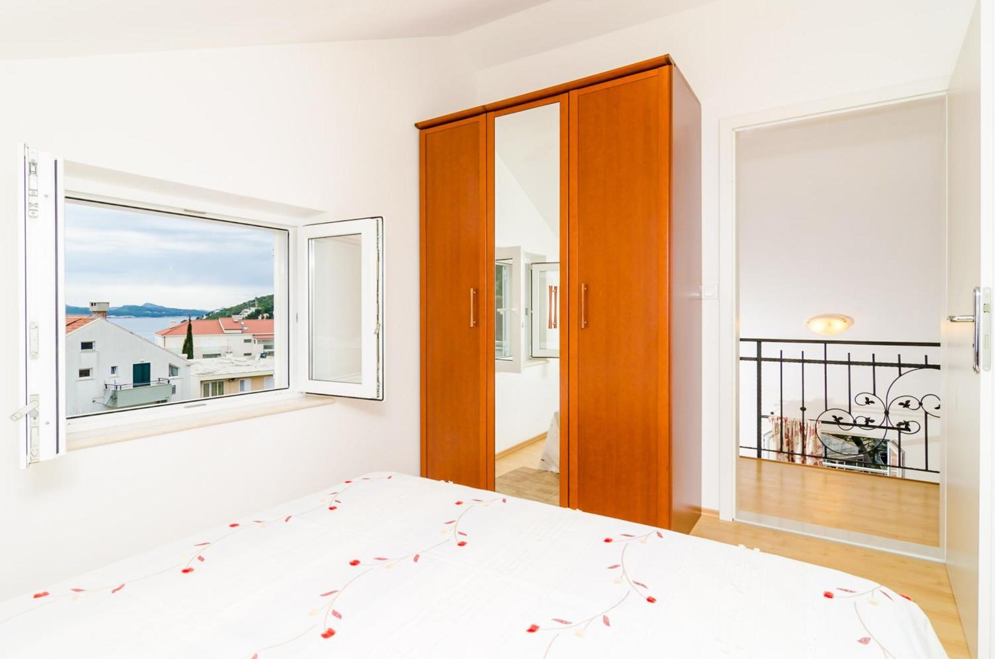 Chic With Sea View In - 48 Sqm Apartment