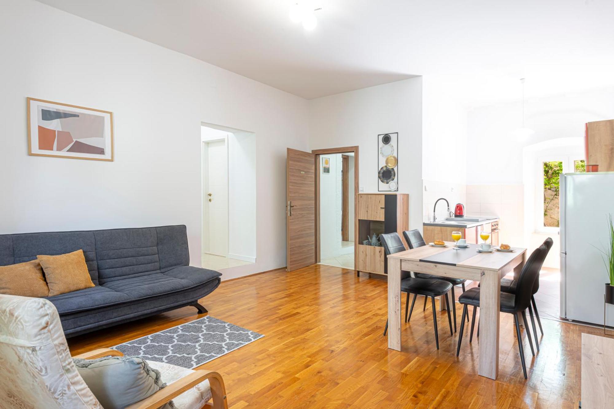 Two Oranges Apartment *