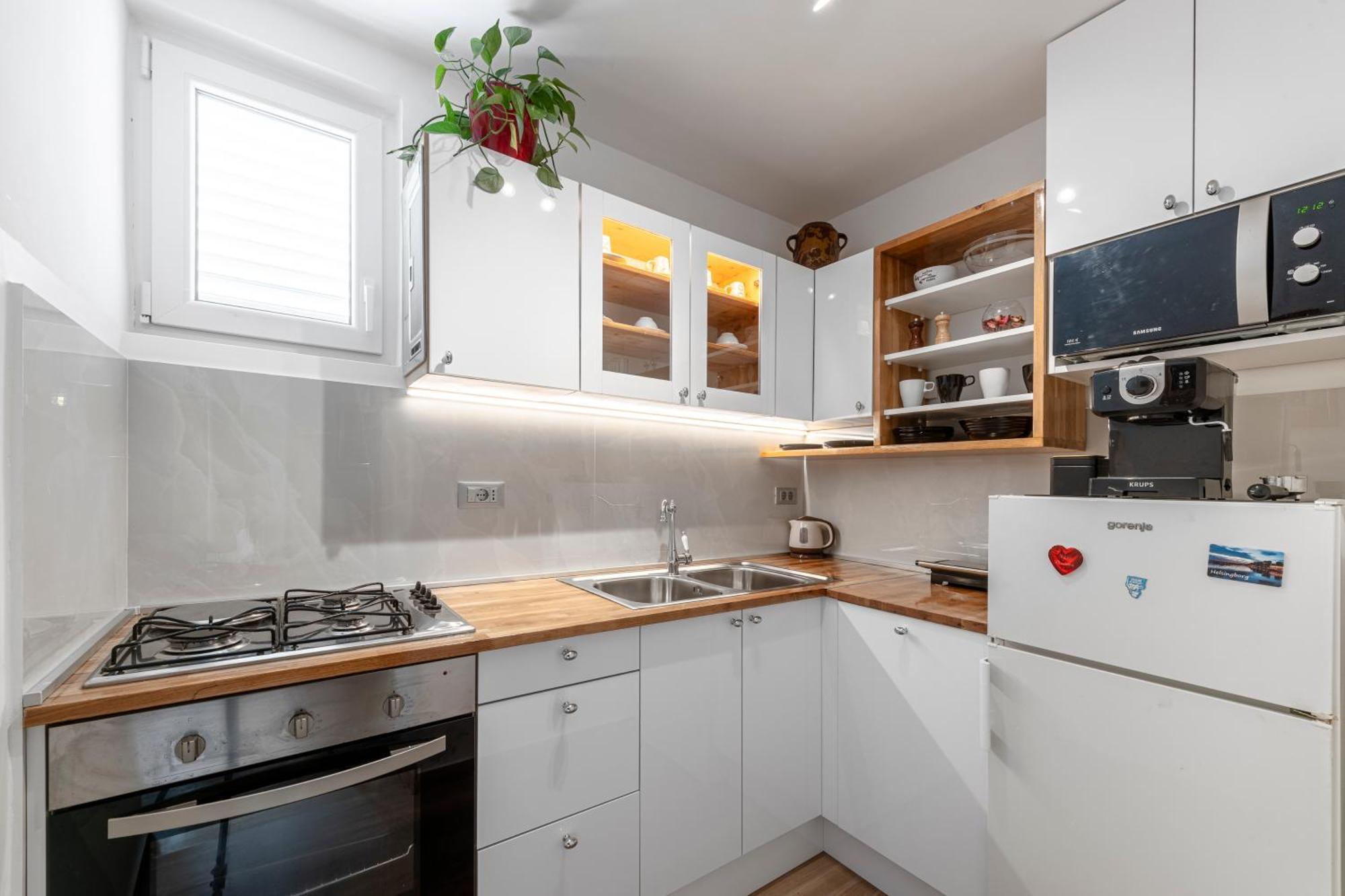 One , Sea View , Free Parking Apartment *