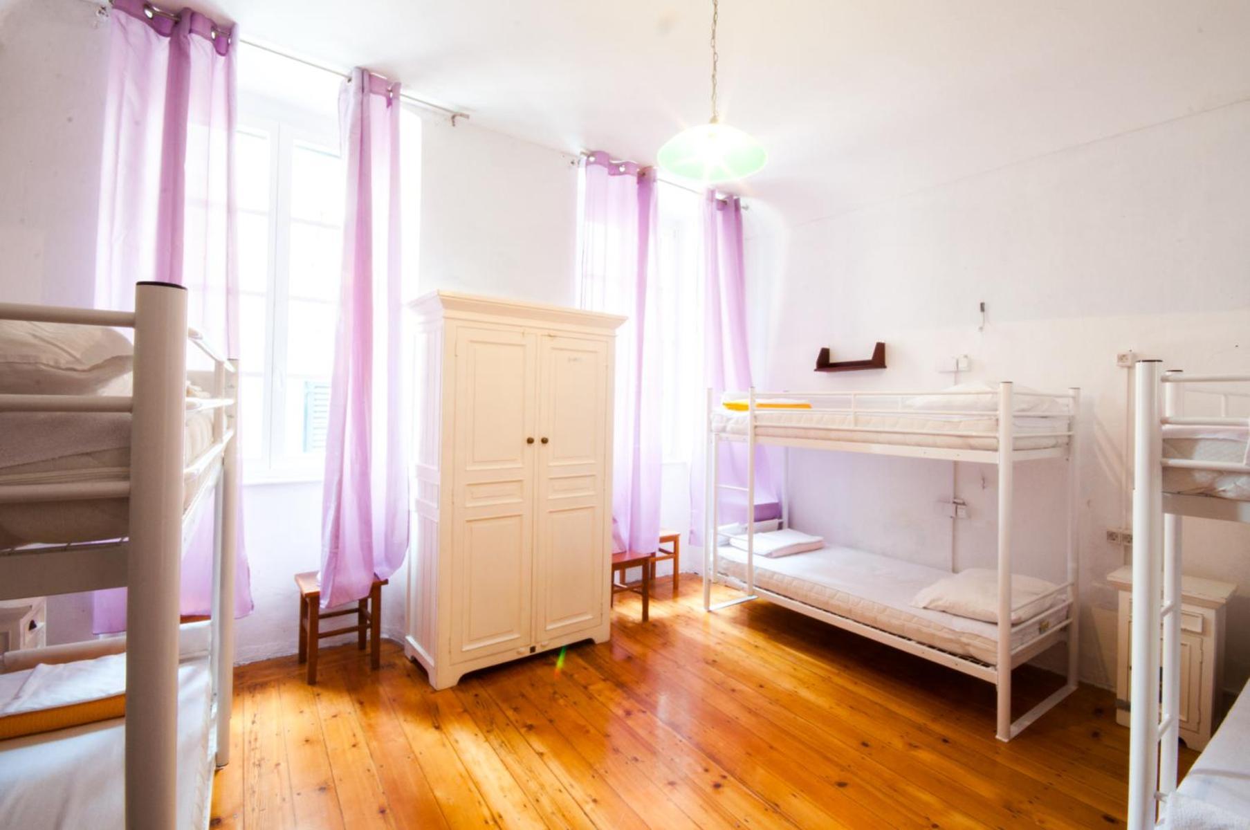 Old Town Hostel *