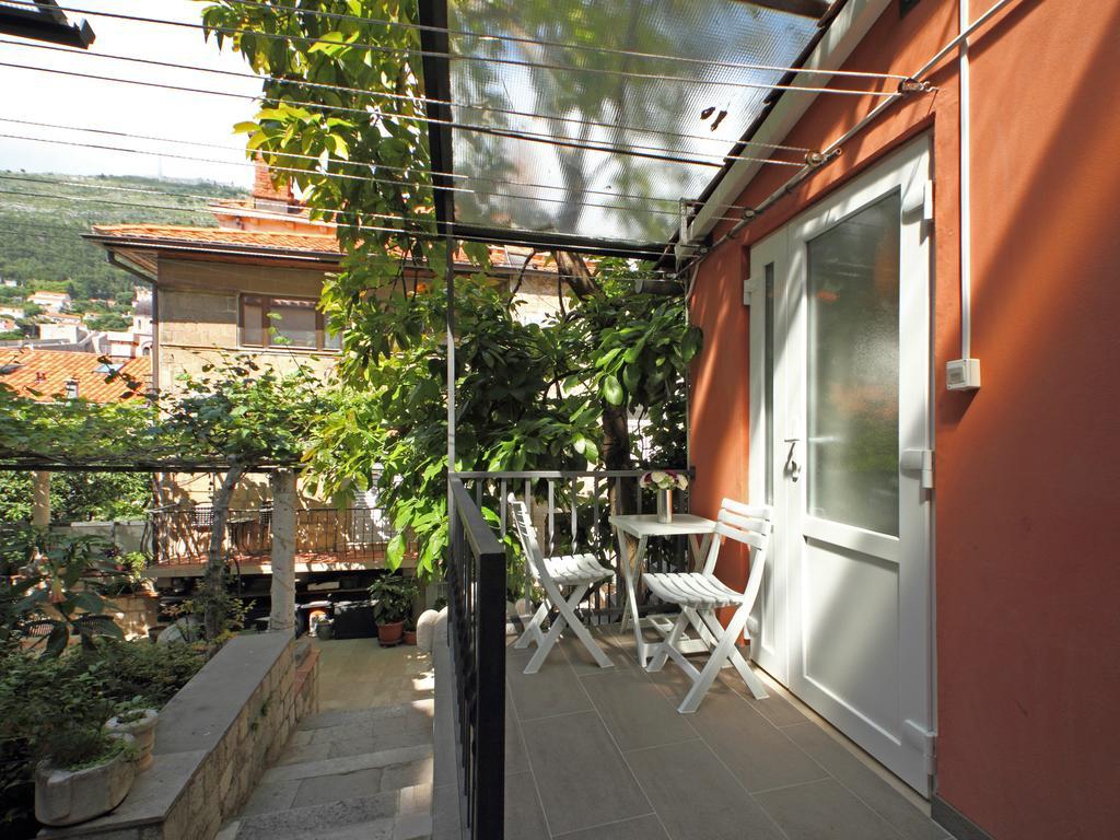 Apartment House Fascination *