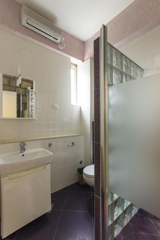 Laledo Apartment *