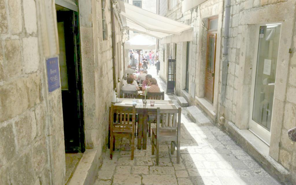 Amnesia Hostel *