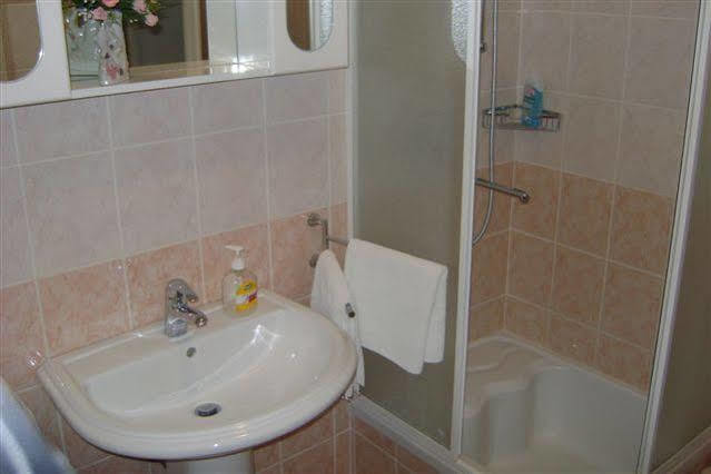 Guest house Kvestic 3*