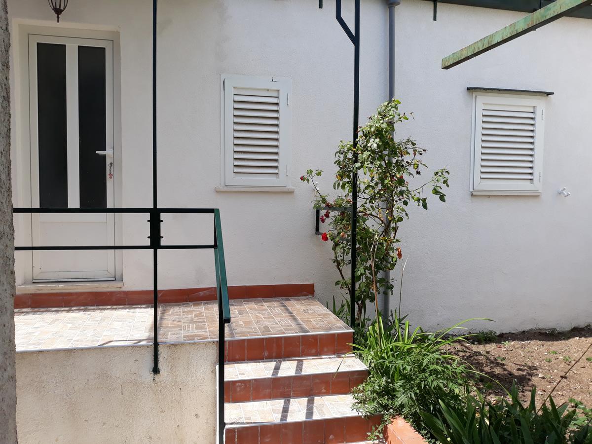 Studio Garden Apartment