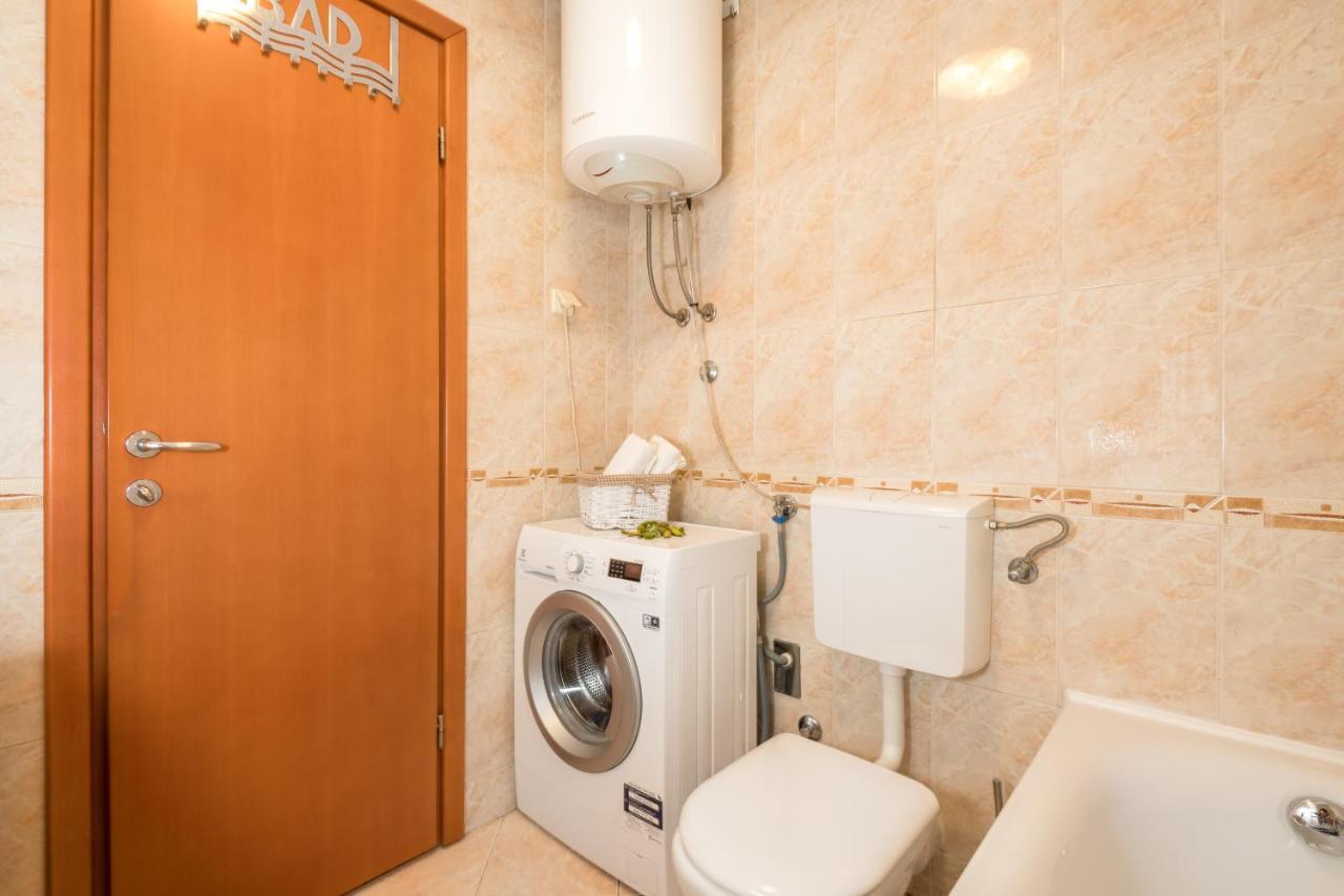 Family - Private Jacuzzi Terrace, Private Parking Apartment