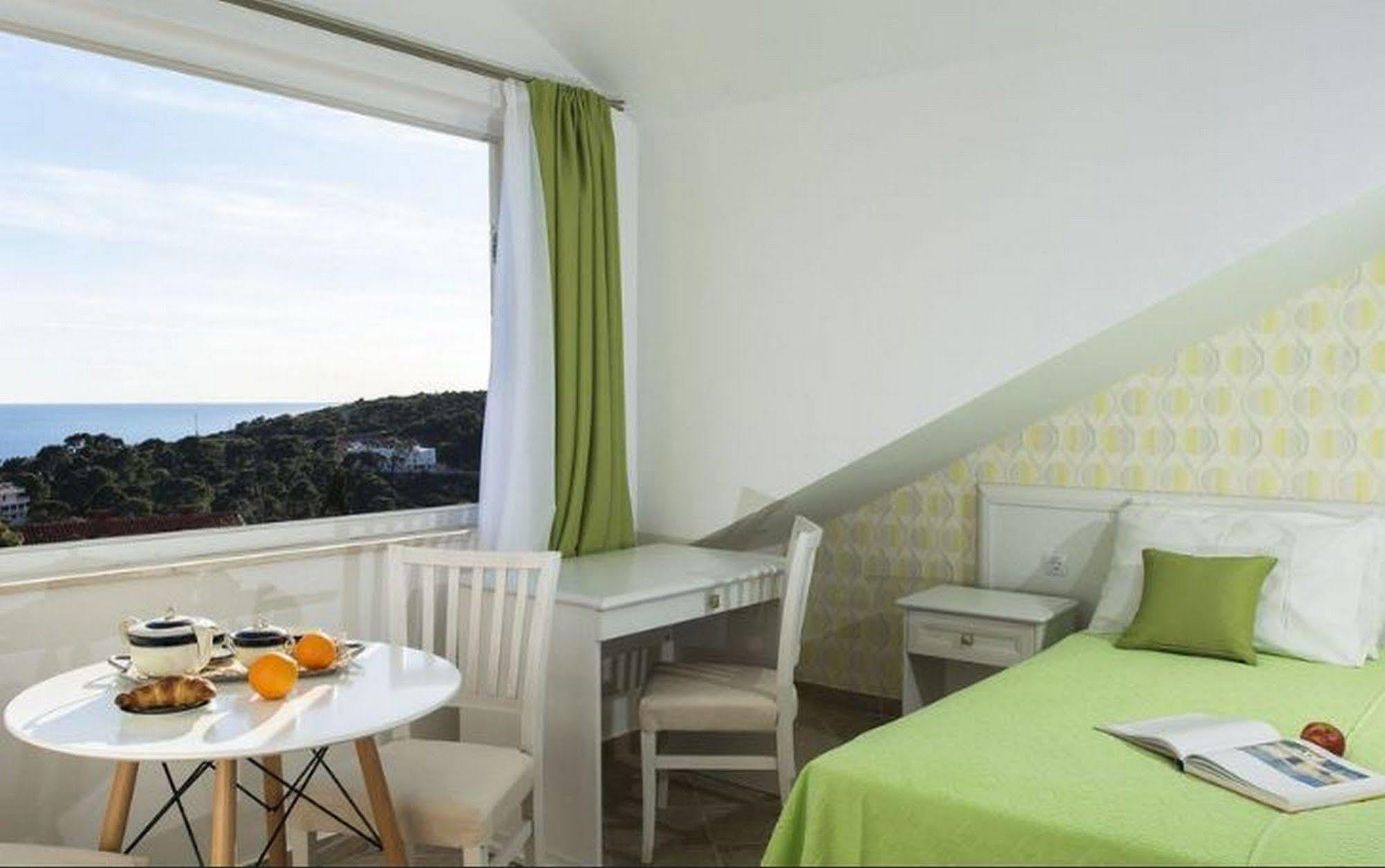Guest house Apartments Milka & Miho 3*