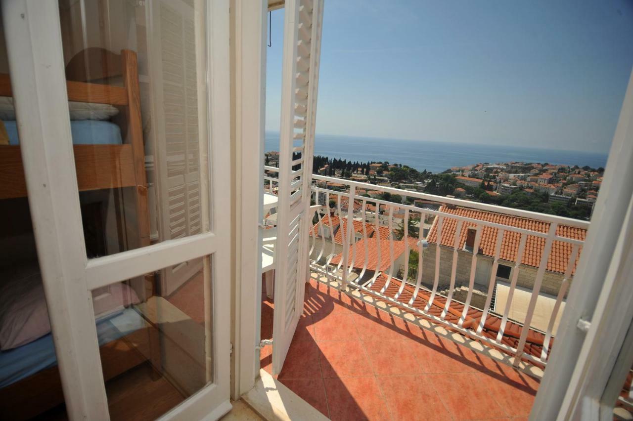Banana Guest house 3*