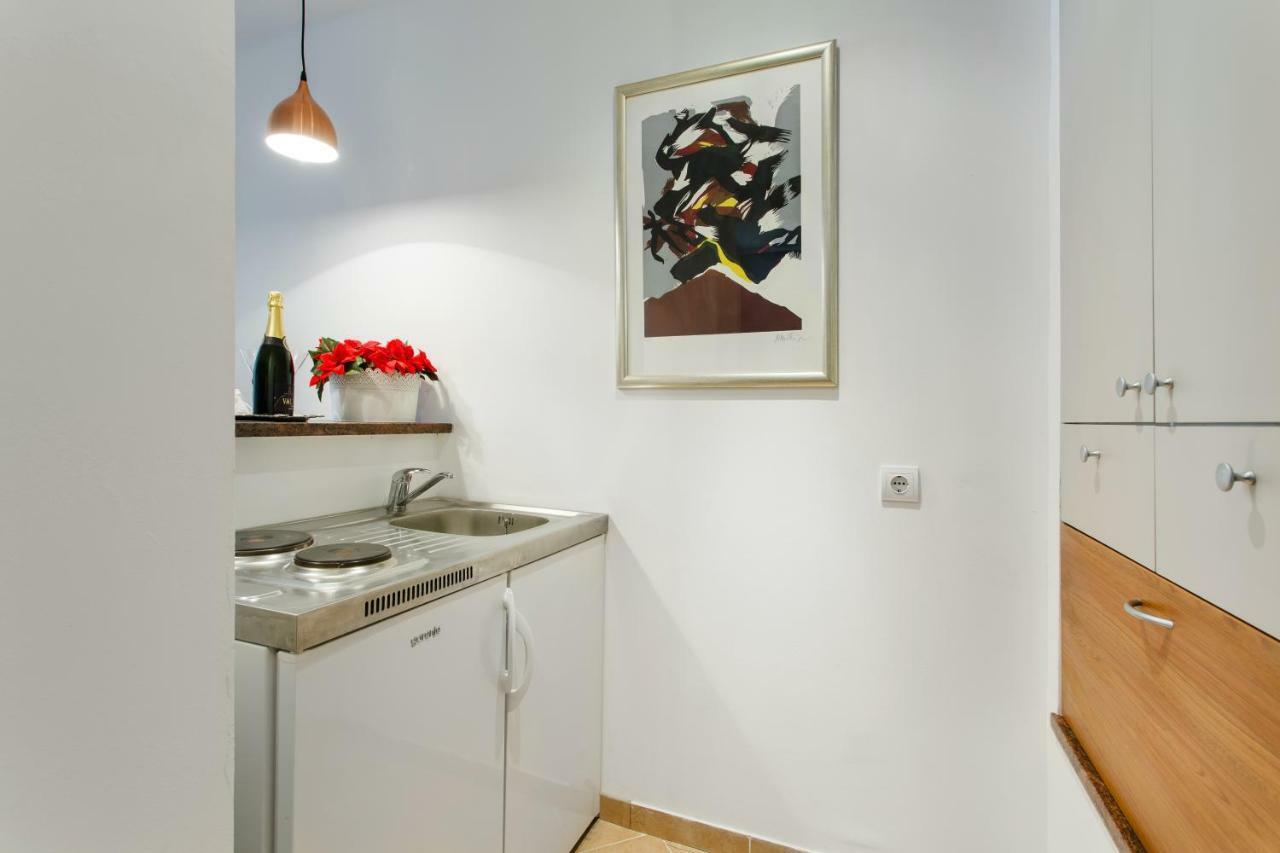 Golden Eagle Apartment *