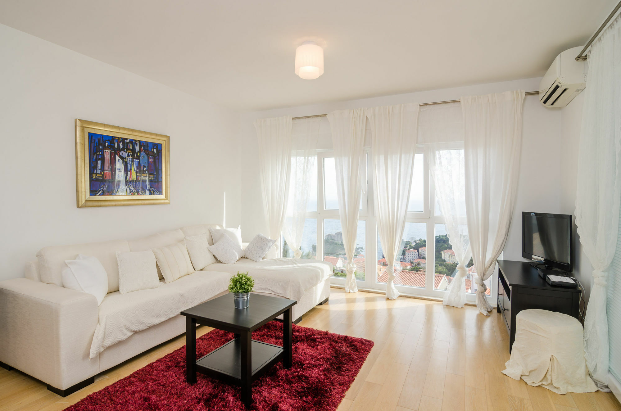 Carmelitta Apartment