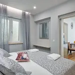 Newly Renovated Apt. Near To Entrance To Old Town