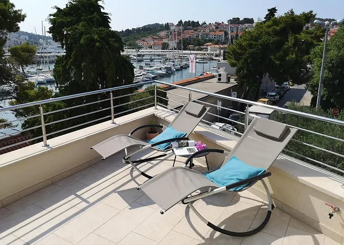 Orsan - Elegant Apartment With Private Terrace