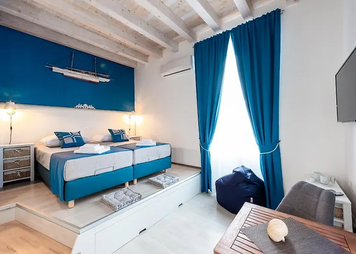 Nautica Room 1 - Old Town
