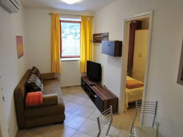 Coast House Apartments