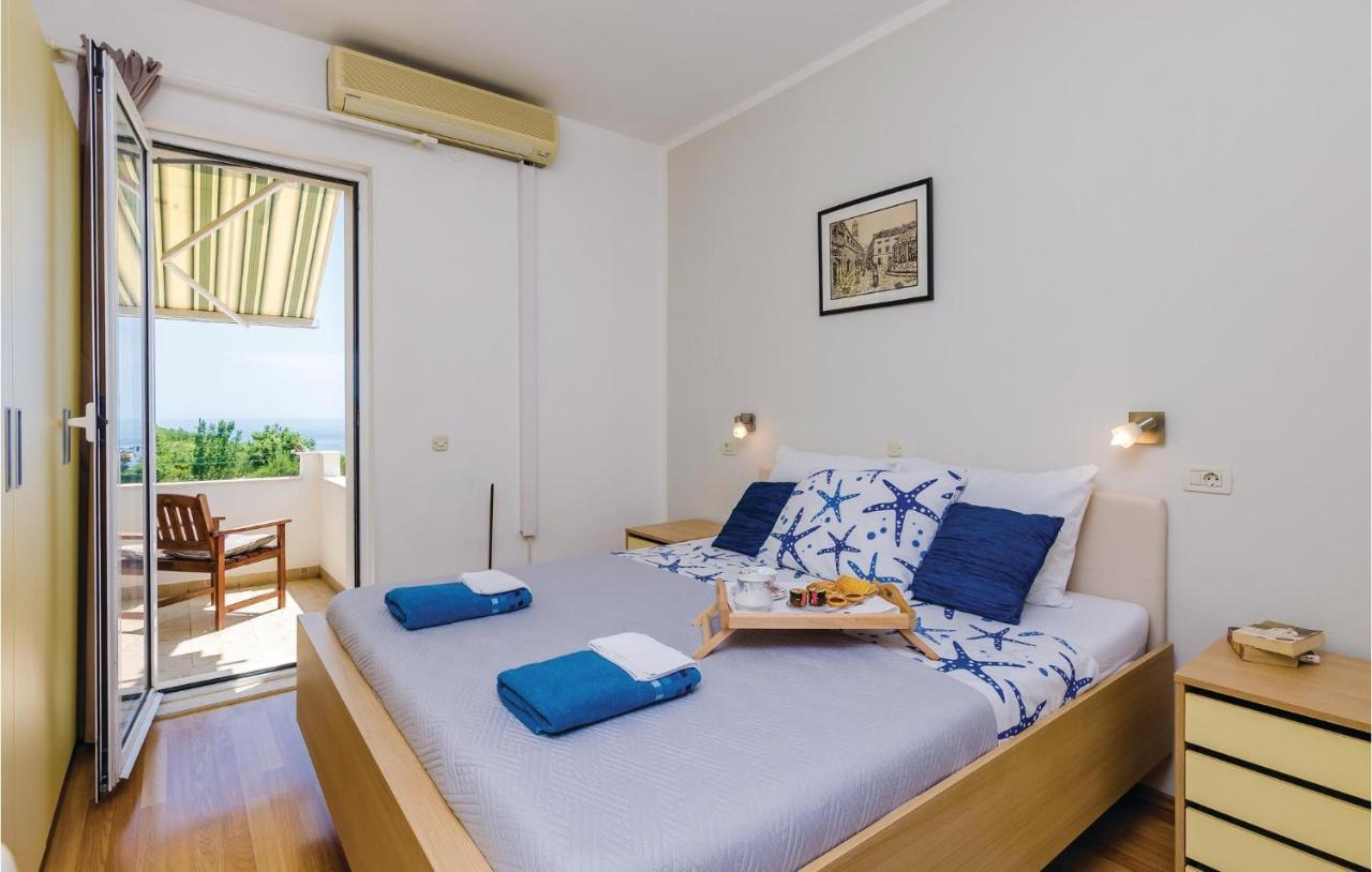 Three-bedroom Bosanka With Sea View 08