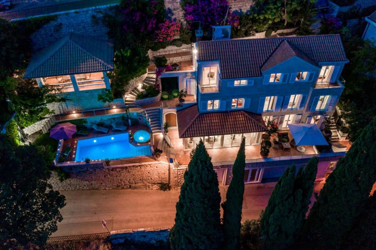 Luxury Beachfront Palace With Private Pool And Jacuzzi By The In *