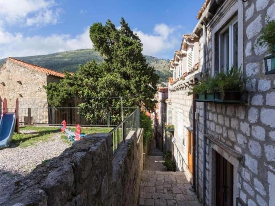 Apartment House Of The Dragon