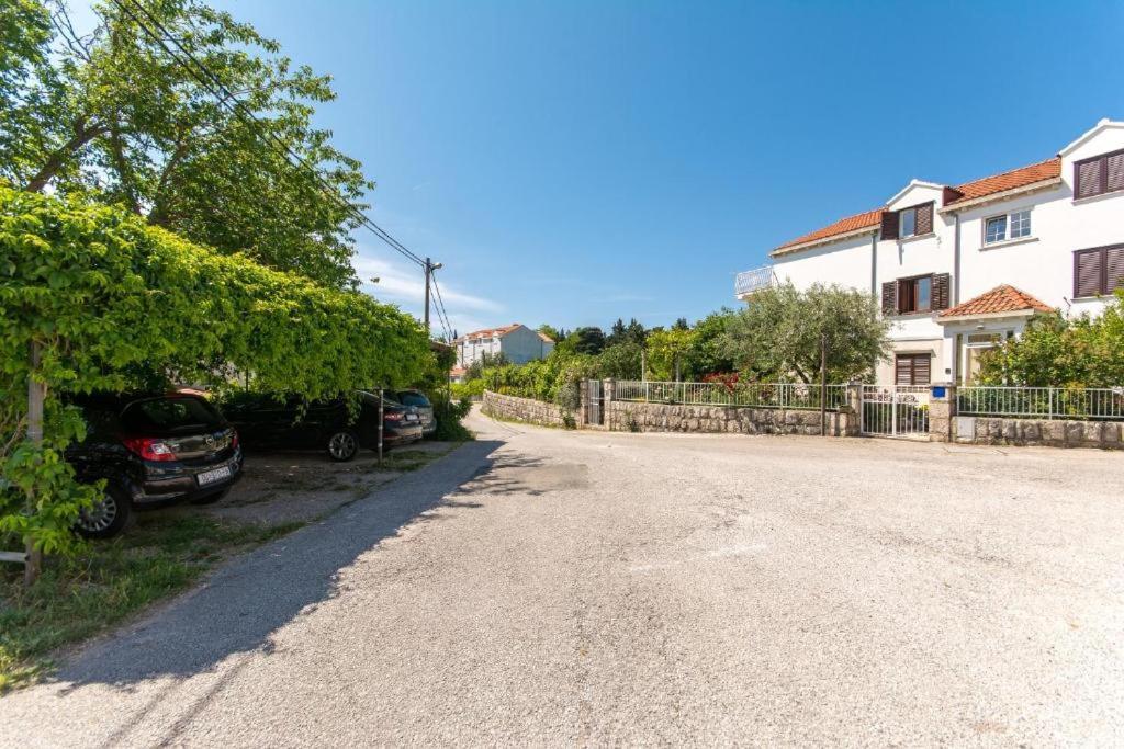 Martinovic 2 Apartment *