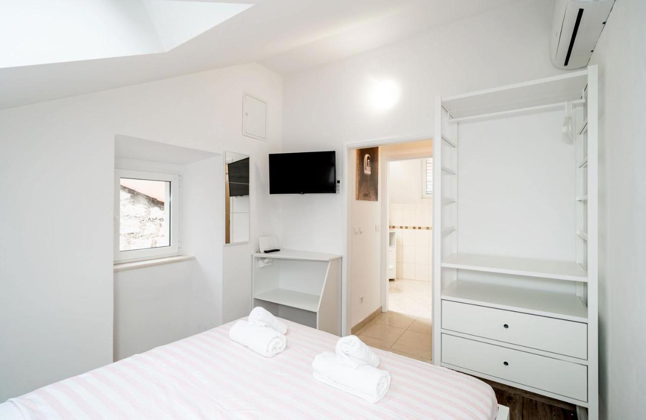 Gate Apartment *