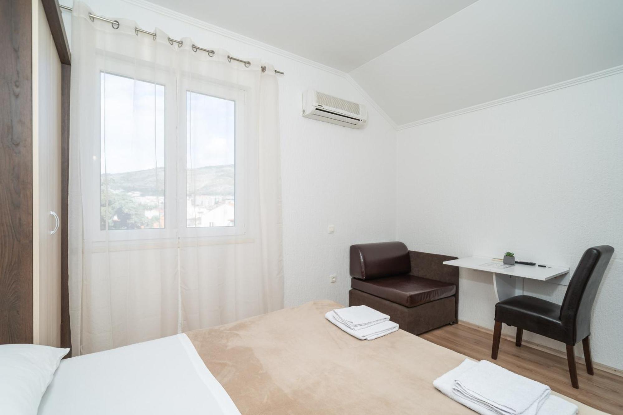 Luki Apartment *