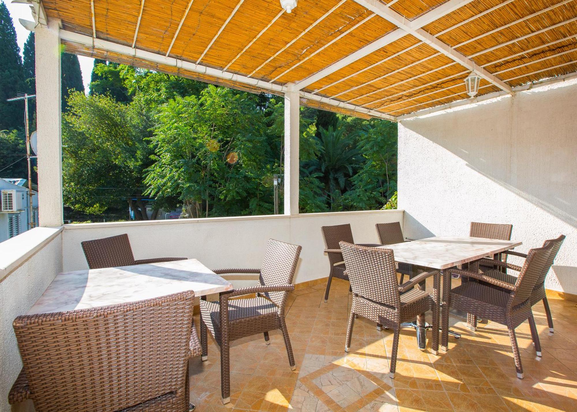 Luki Apartment *