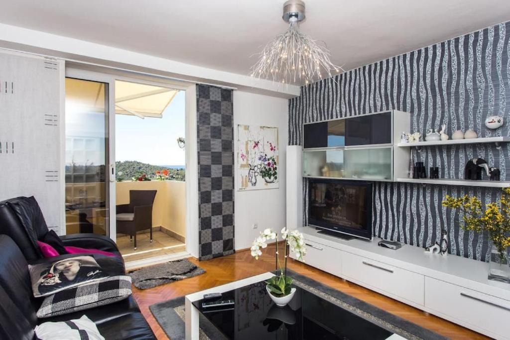 Apartment Leo