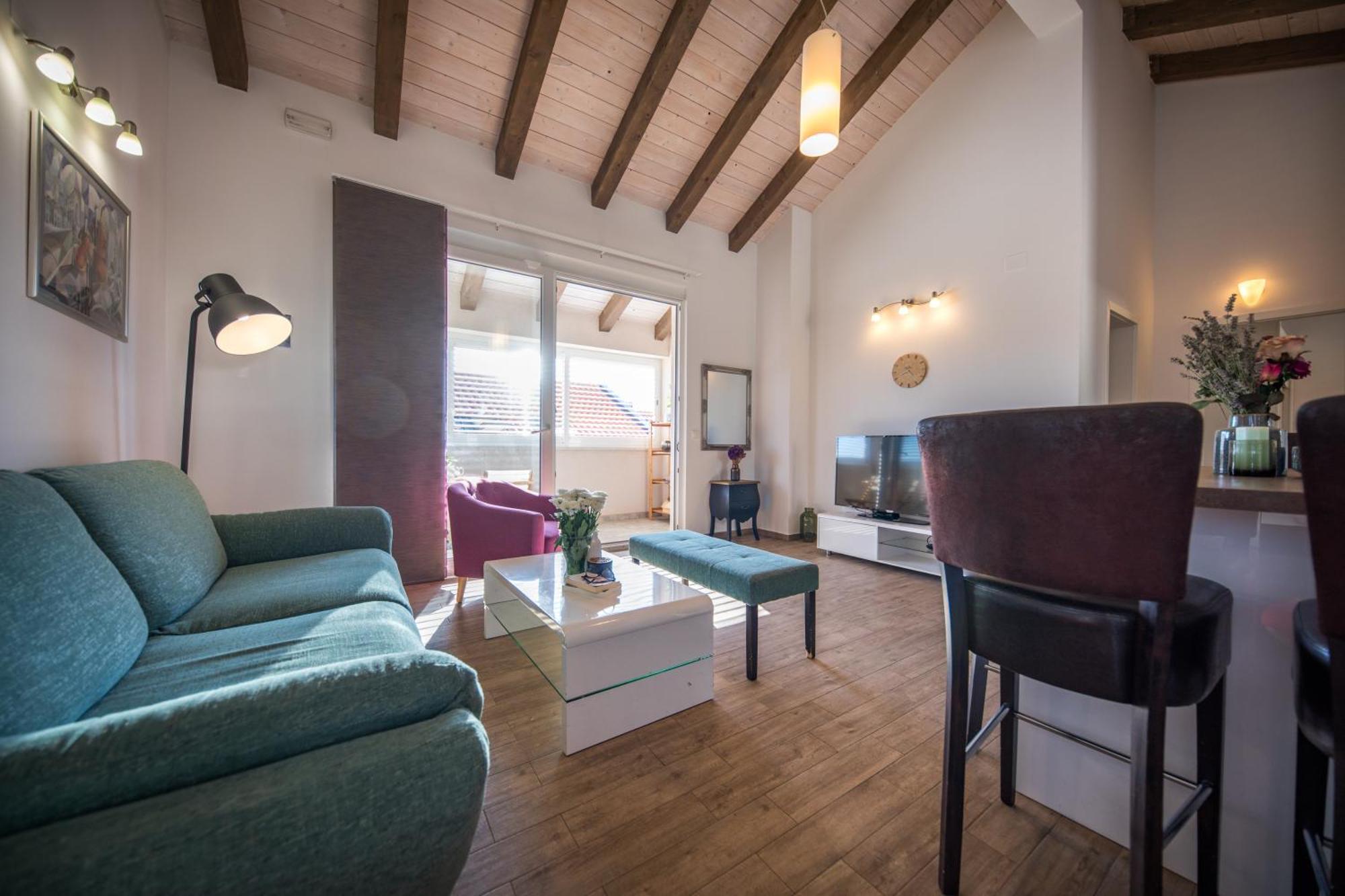 Ellu Apartment *